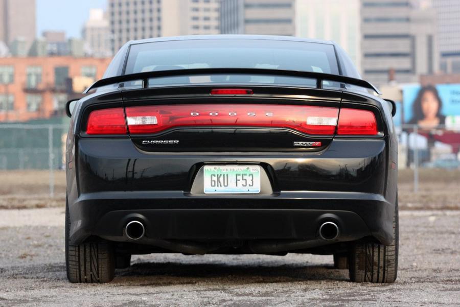  Dodge Charger SRT8 Super Bee 2013 года  (фото 5 из 30)